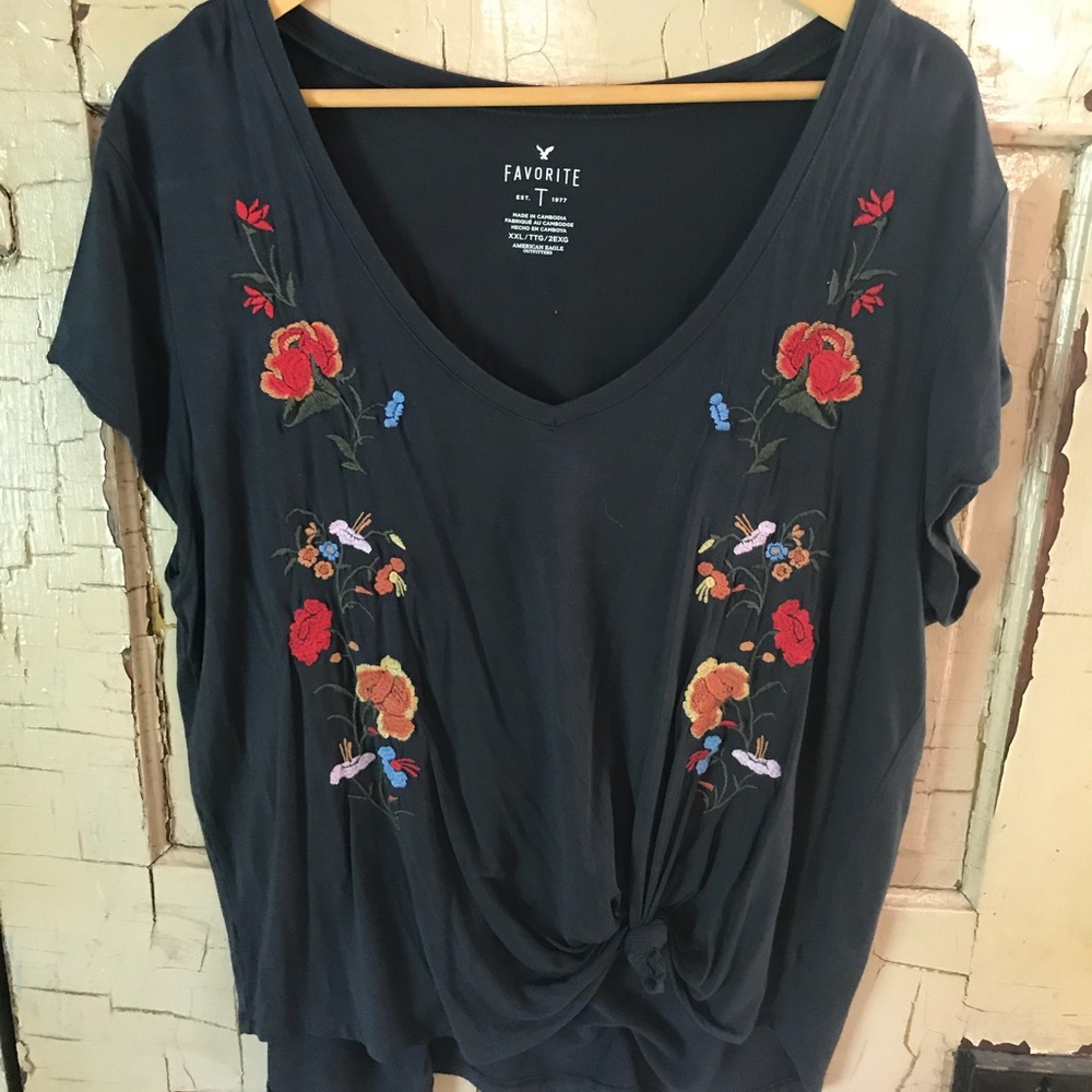 American Eagle Favorite T shirt.